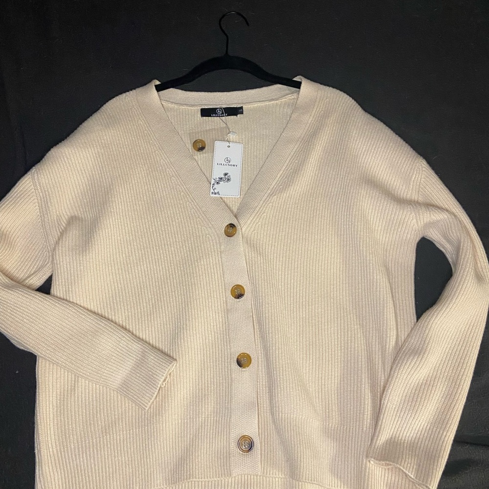 Lillusory cream colored button up cardigan